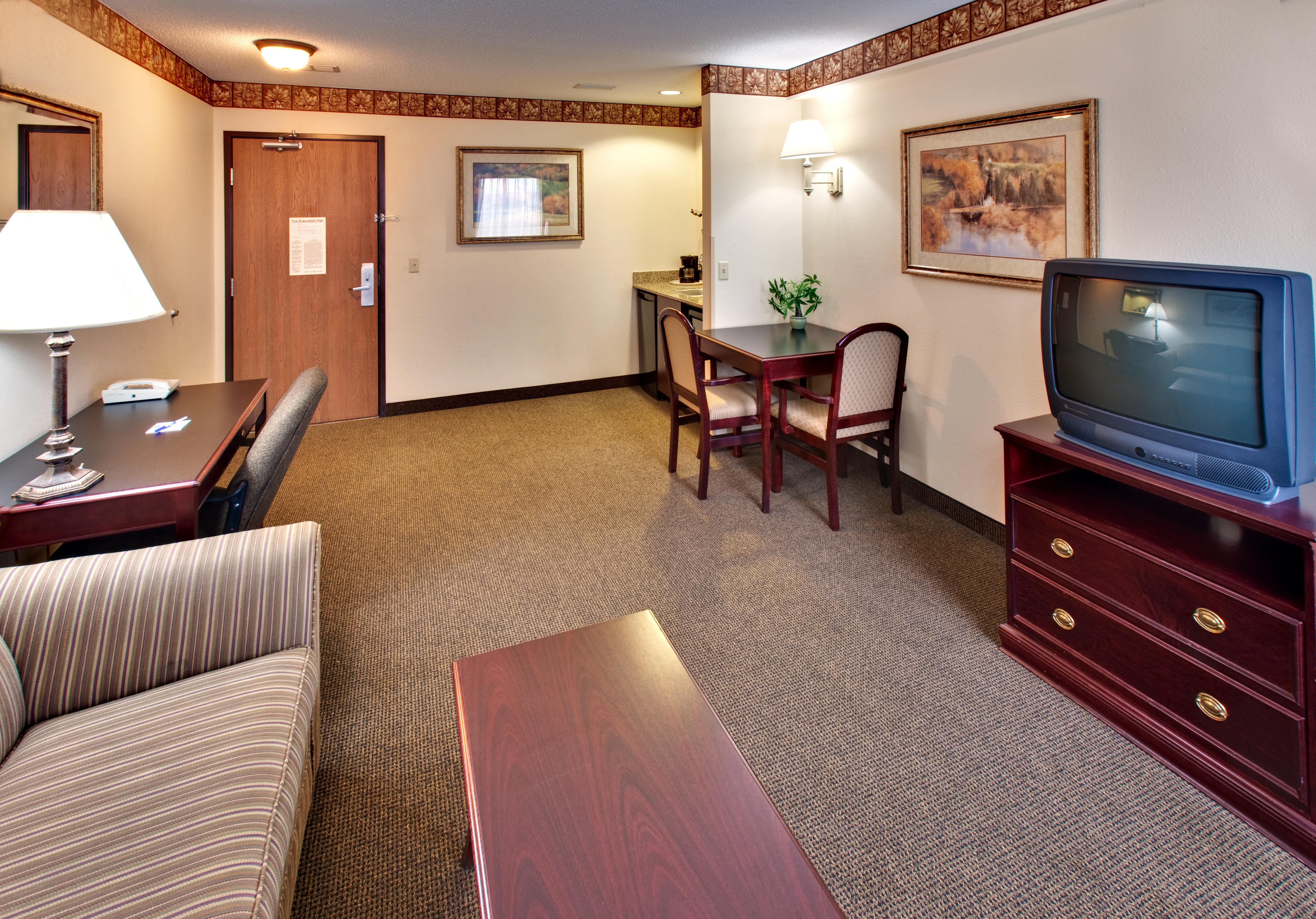 Best Western Watertown Inn & Suites Exterior photo